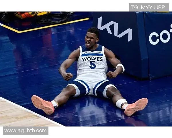 爱德华兹末节发力拿下7分全场24投仅中7三分球表现不佳