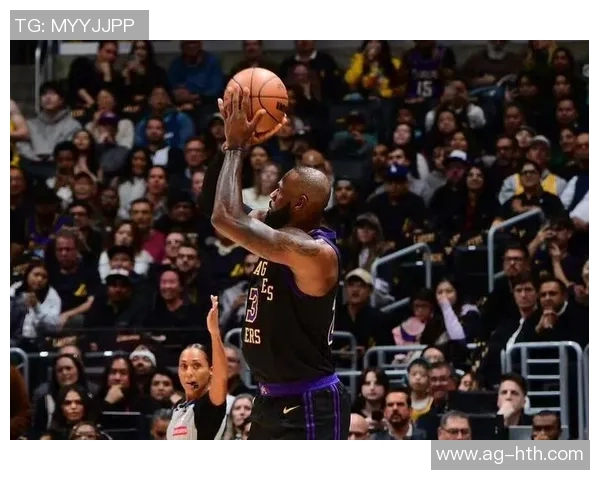 詹姆斯谈三分联盟策略强调领先时犯规能有效限制对手三分球命中率